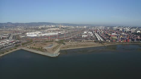 Schifffahrtswege-Von-San-Francisco,-Kalifornien,-Entlang-Der-Nordwestlichen-Spitze-Von-Oakland