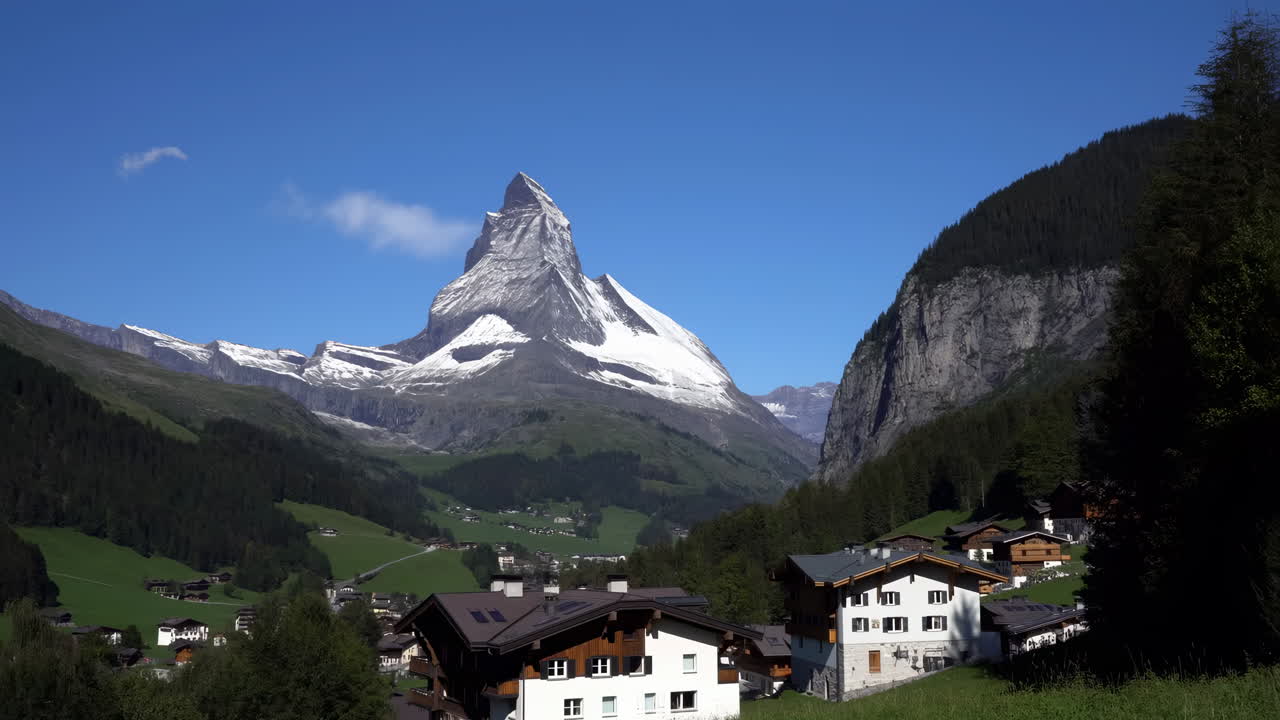 Vista panoramica del Cervino e del villaggio di Zermatt