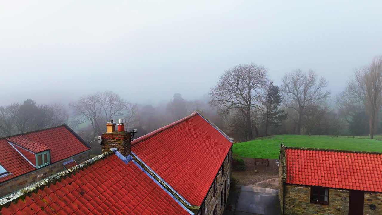 ruswarp es un bonito pueblo que se encuentra en el pintoresco valle de esk, a sólo una milla al sur de whitby
