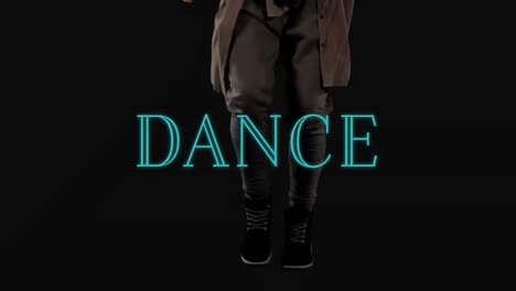 Neon-Tanztext-über-Einer-Frau,-Die-Vor-Schwarzem-Hintergrund-Tanzt