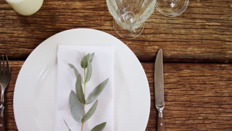 Various-cutlery-on-wooden-table-4k