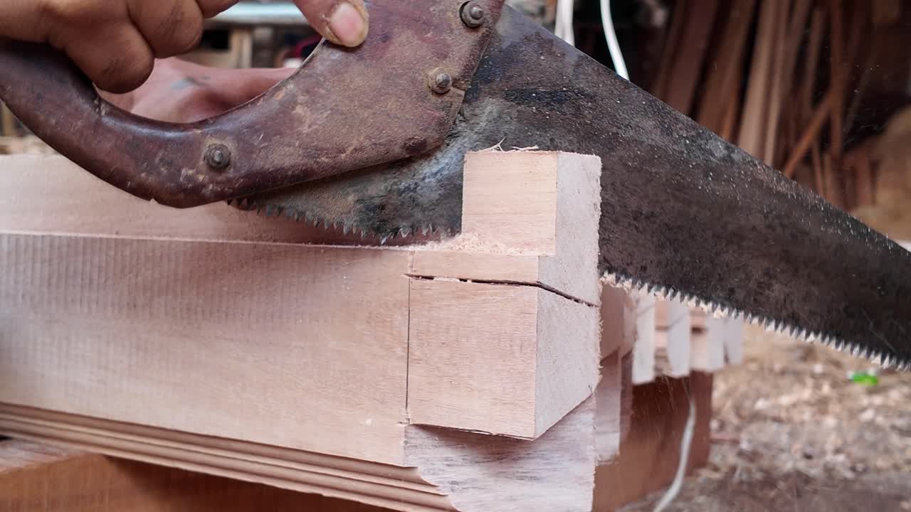 Woodworking with a hand saw
