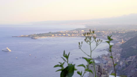 Hermosa-Vista-De-La-Costa-Siciliana