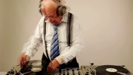 abuelo dj vid 24
