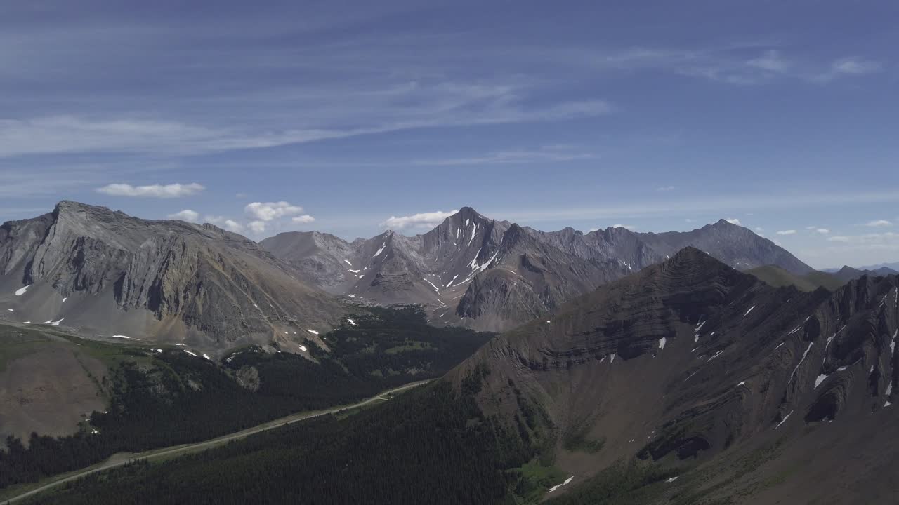 Panorama pegunungan di hari musim panas yang cerah, Rockies Kananaskis Alberta Kanada