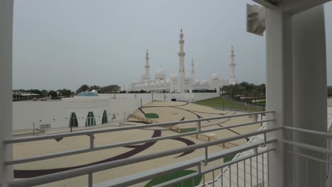 Footage-of-the-grounds-surrounding-Sheikh-Zayed-Grand-Mosque-in-Abu-Dhabi,-UAE