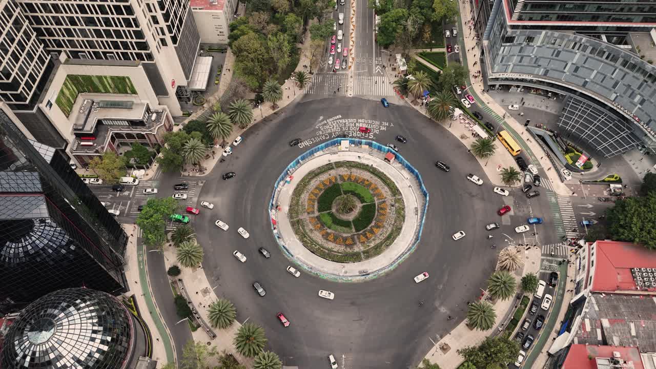 Roundabout on Paseo de la Reforma as seen from above