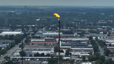 Escape-De-Llama-Aérea-De-Refinería-De-Petróleo-Y-Gas