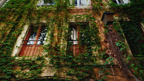 edificio antiguo en la parte histórica de roma 3