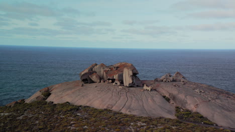 Aerial-drone-view-around-the-Remarkable-Rocks,-in-Flinders-Chase,-Kangaroo-Island,-Australia