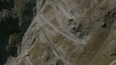 Imágenes-De-Drones-Sobre-El-Paso-Stelvio