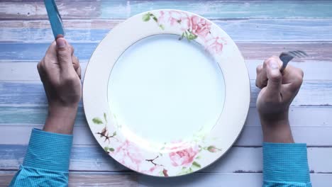 plato vacío listo para la comida
