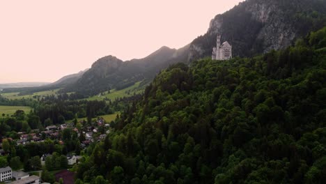 Mañana-En-El-Castillo-De-Neuschwanstein-Cerca-De-Fussen-En-El-Suroeste-De-Baviera,-Alemania-2