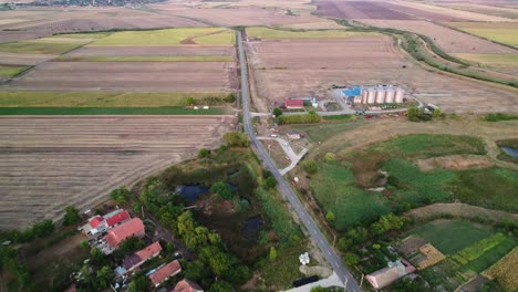 Volando-Hacia-La-Salida-Del-Pueblo