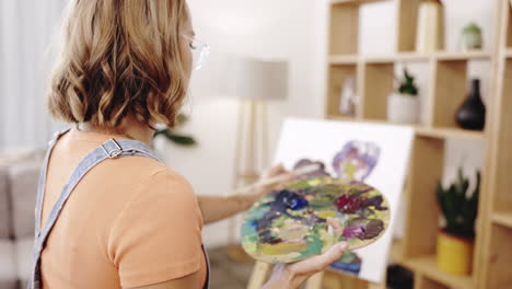 Woman-painter-back,-home-studio