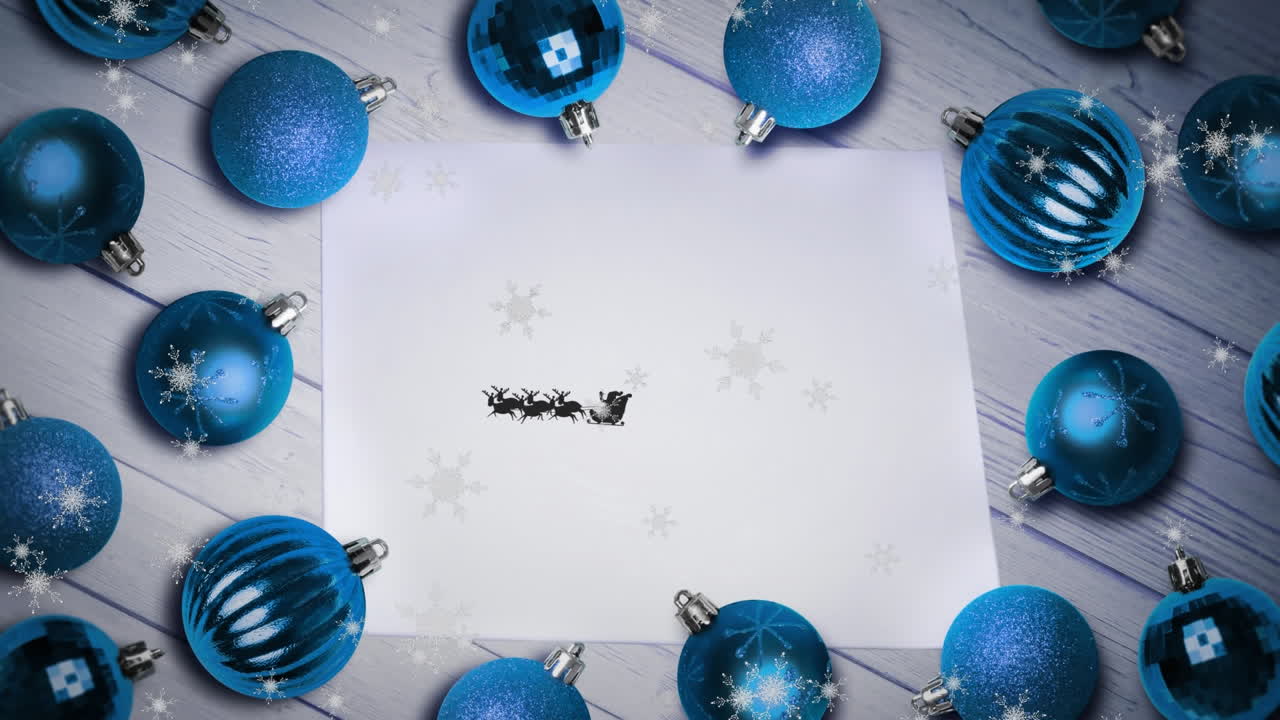 copos de nieve sobre santa claus en trineo siendo tirados por renos en un papel y múltiples bolas azules