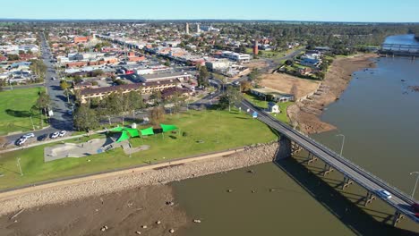 Enthüllung-Der-Gemeinde-Yarrawonga-Und-Der-Brücke-Und-Niedrige-Wasserstände-Des-Lake-Mulwala,-Victoria,-Australien