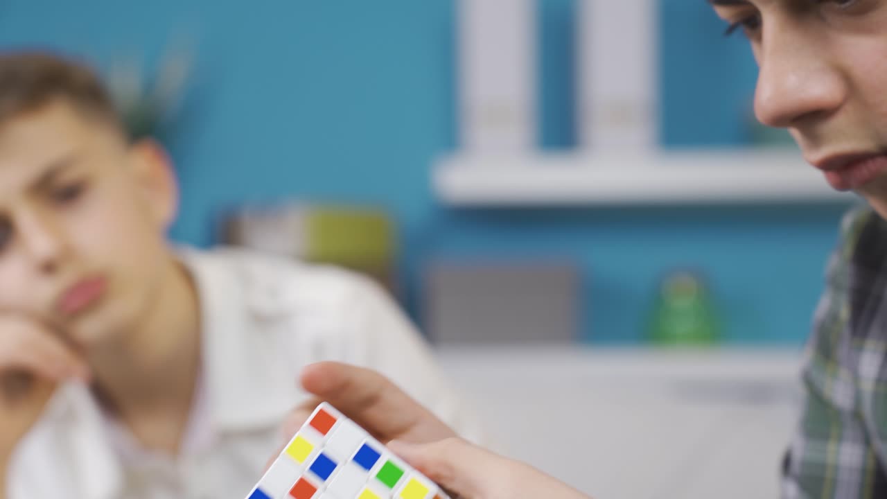 호기심 많고 창의적인 두 형제입니다.