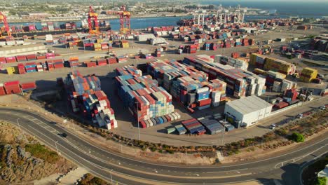 Una-Toma-Aérea-De-Los-Contenedores-De-Envío-Del-Puerto-De-Fremantle