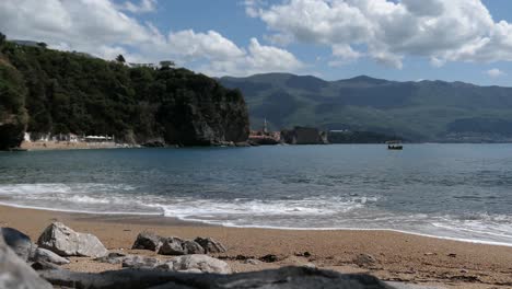 Beautiful,-calm-beach-with-mountain-background,-no-people,-Southern-Europe