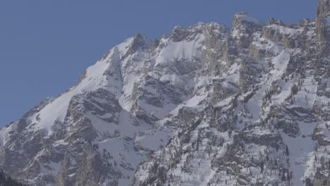 Telephoto-shot-of-high-mountain-summits-in-western-Wyoming