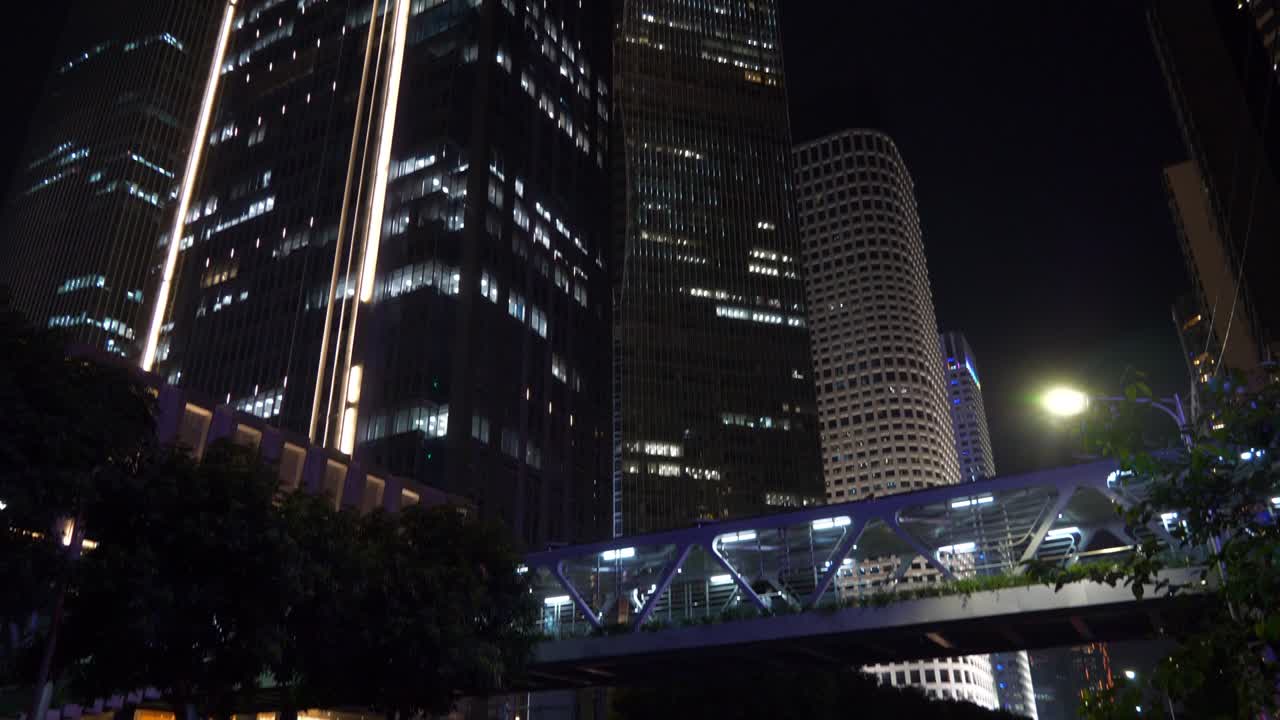 noche iluminada ciudad de guangzhou centro del tráfico lado de la calle panorama 4k china