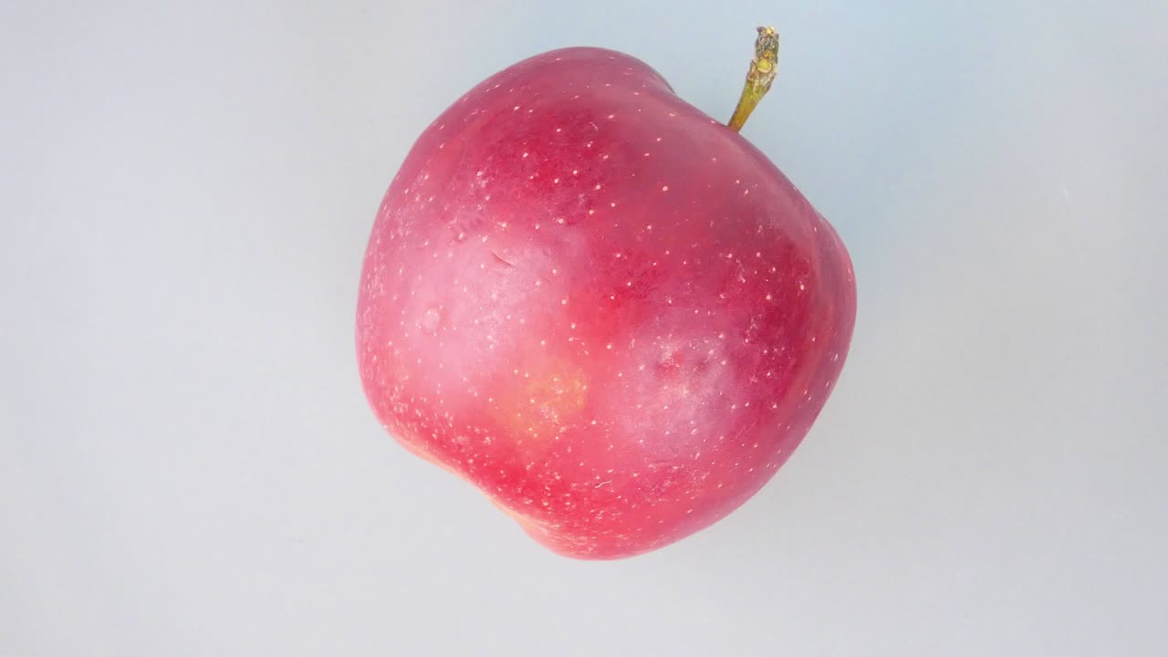 은 사과는 원으로 회전합니다. 과일. 수확. 비디오.