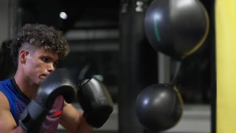 entrenamiento de boxeo en el gimnasio
