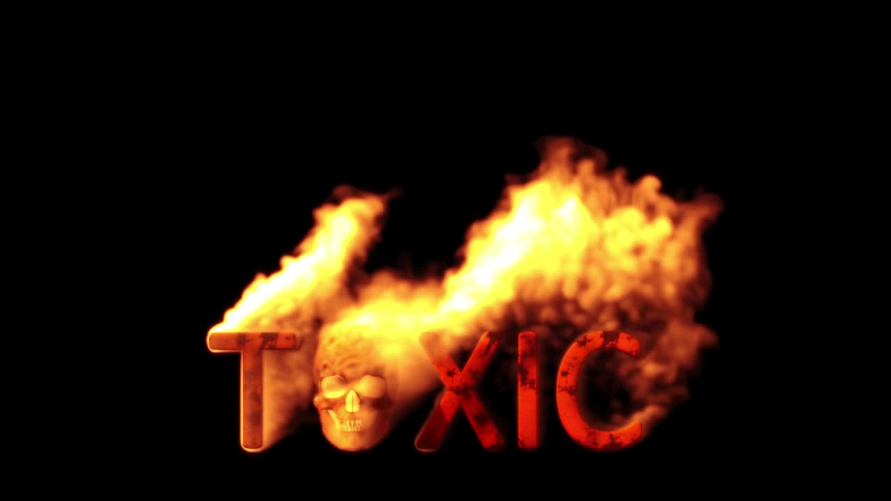 검은색 bg에 불타는 사람의 두개골의 텍스트 오염, 고립 - 루프 비디오