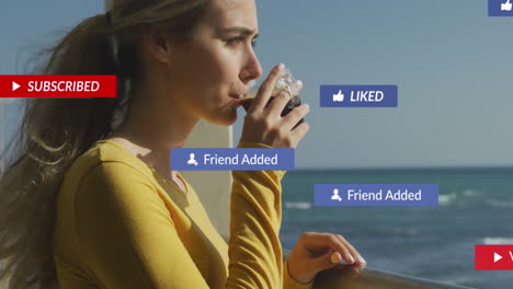 animación de notificaciones en las redes sociales sobre una mujer de vacaciones bebiendo café junto al mar