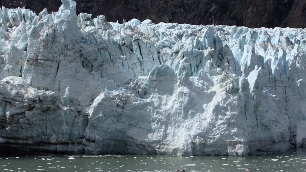 primer plano del glaciar margerie en el parque nacional y reserva de la bahía de los glaciares, alaska
