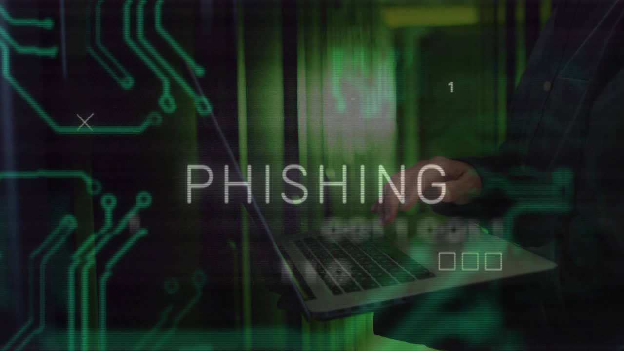 Animazione di testo di phishing su elaborazione dati e lavoratore maschio caucasico in sala server.