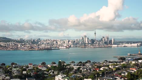 vista panorámica del horizonte de auckland desde devonport, nueva zelanda