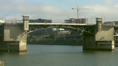 morrison bridge in portland oregon