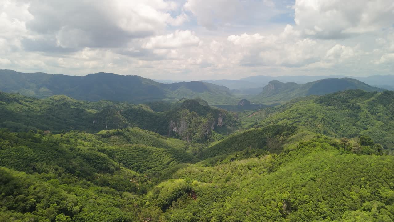 hermoso paisaje en la provincia de yala, tailandia en el sur profundo