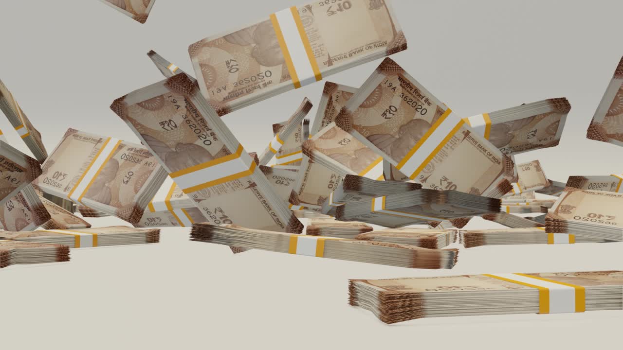 테이블 위에 많은 돈이 떨어졌습니다. 10 인디언 루피 지폐.