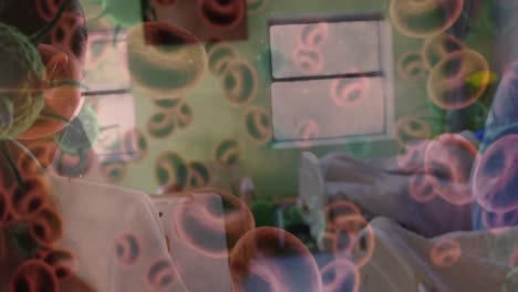 animación de las células de covid-19 sobre los médicos en el hospital