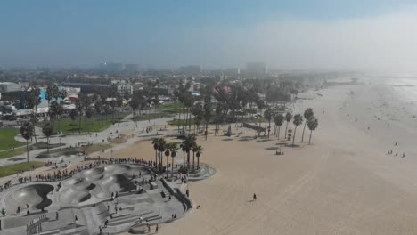 volando por la playa en venice california