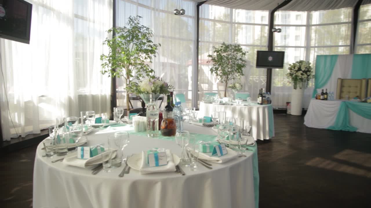 decoración de recepción de boda de color turquesa