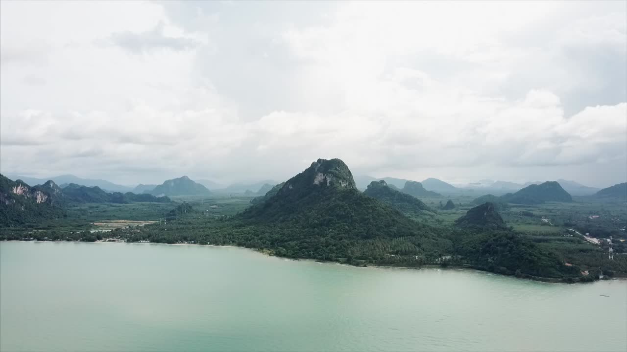 paisaje de montaña costera
