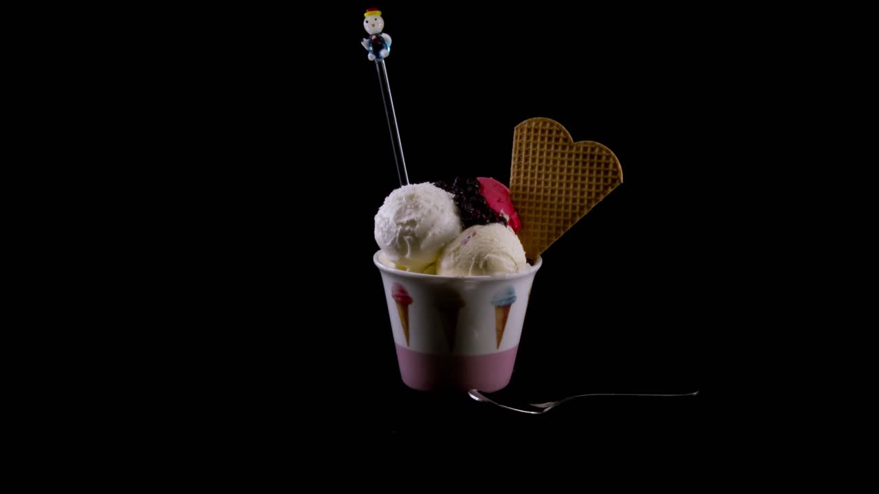 una copa de helado para niños. en 4k