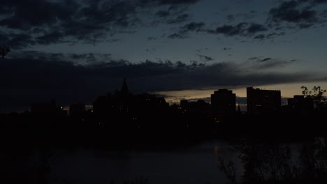 Vista-Nocturna-Del-Horizonte-De-Saskatoon