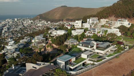 Ferienunterkünfte-über-Kapstadt-Mit-Blick-Auf-Seapoint-Und-Bantry-Bay-In-Südafrika