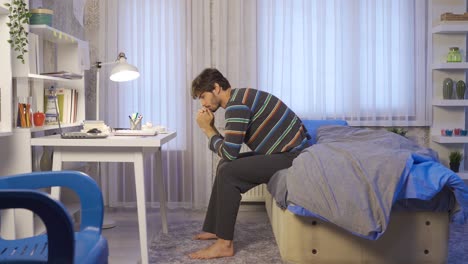 생각해봐. 그의 방에서 사려 깊은 젊은이.