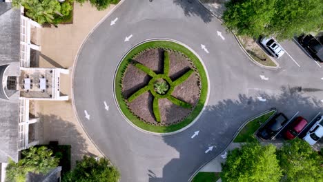 Decorative-Traffic-Circle-in-summertime,-myrtle-beach-south-carolina