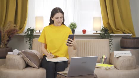 Female-student-speaking-angrily-on-the-phone.