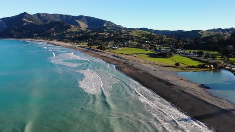 el pintoresco paisaje de la bahía de tokomaru