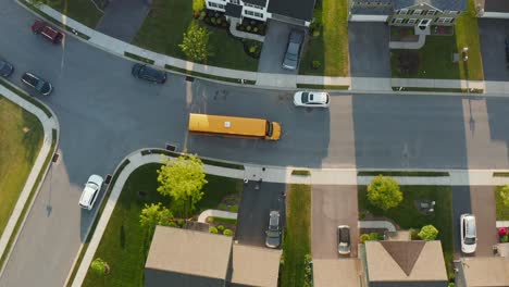 yellow school bus