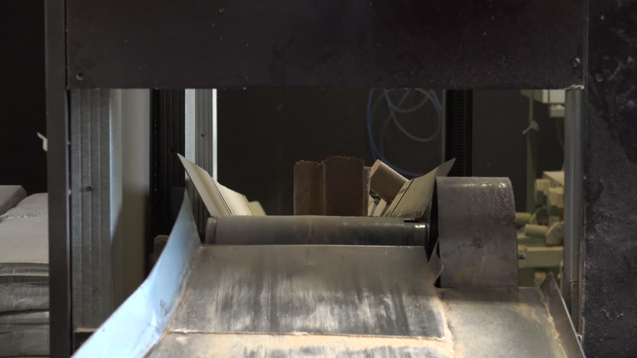 바이오매스 연탄은 석탄과 숯을 대체하는 바이오 연료입니다.