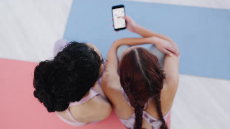 fitness, teléfono o mujeres en las redes sociales